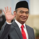 Menteri Pendidikan dan Kebudayaan Muhadjir Effendi berpose sebelum mengikuti pelantikan di Istana Negara, Jakarta, Rabu (27/7). Presiden Joko Widodo melakukan perombakan terhadap 12 menteri dan satu kepala badan dalam Kabinet Kerja. ANTARA FOTO/Widodo S. Jusuf/pd/16.